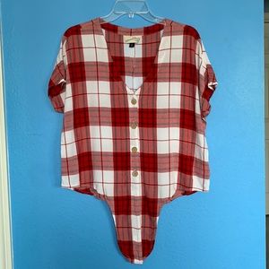 Universal Thread Short Sleeve Button Up Tied Front Red and White Plaid Shirt